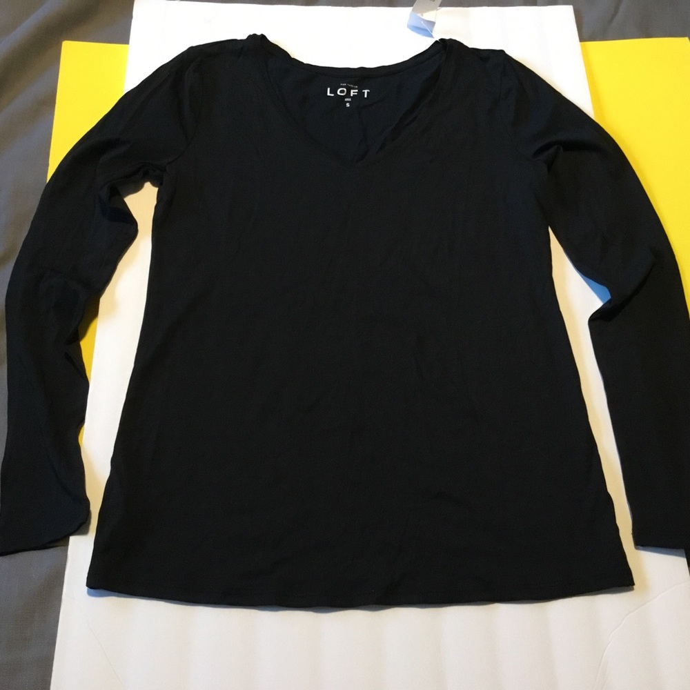 NWT Woman’s Ann Taylor LOFT light weight black V neck long sleeve shirt Size S